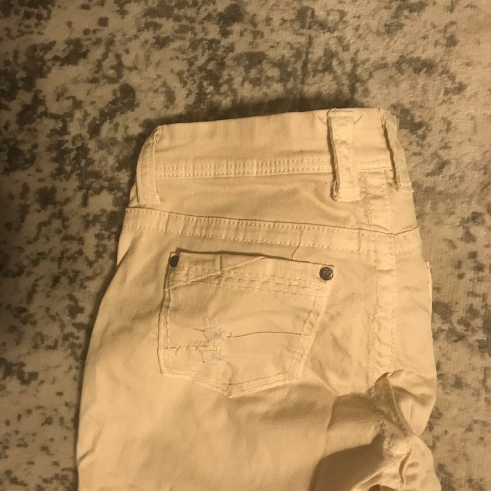 Women’s ripped capris